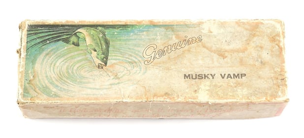 UNCATALOGUED BOX FOR 8 INCH RAINBOW HEDDON MUSKY VAMP