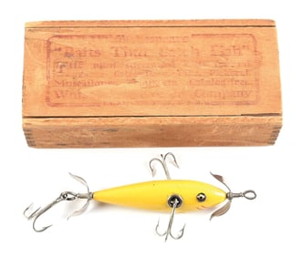 YELLOW NO 33 SHAKESPEARE MINNOW IN WOOD BOX