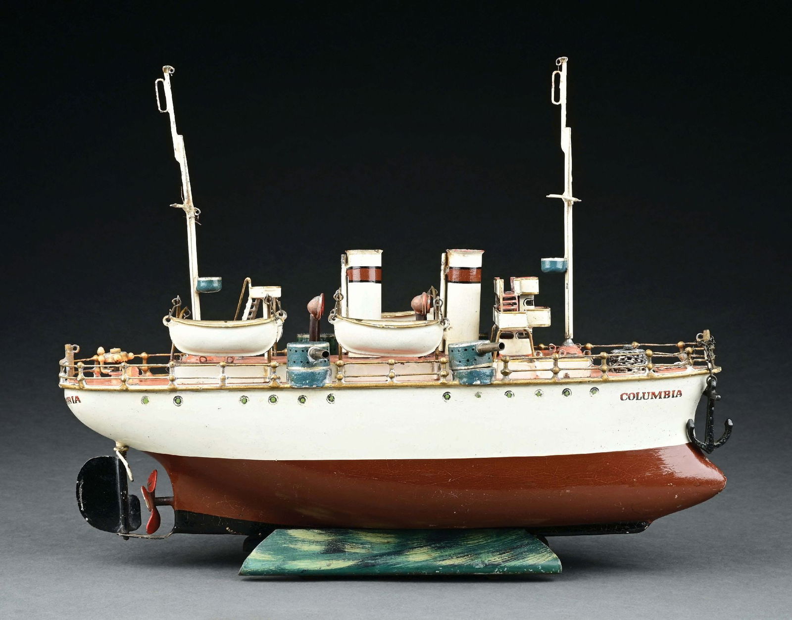 MARKLIN CAT. REF. 5103 "COLUMBIA" GUN BOAT: All original parts including boat stand. CONDITION: One mast holder reattached, but otherwise near mint. Item Dimensions: 16 - 1/2" x 5" x 13".