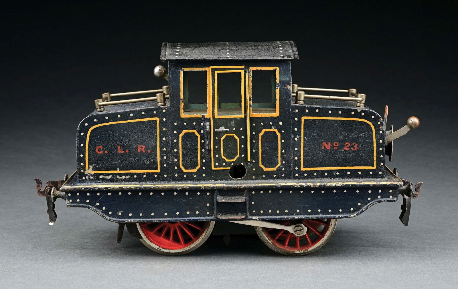 RARE MARKLIN II GA. CLR CLOCKWORK: Central London Railway. CONDITION: Very good to excellent. Item Dimensions: 10" x 4" x 5 - 3/4". br> CORRECTION: One center door has either been repainted or replaced.