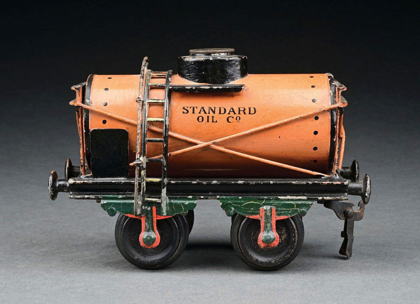 MARKLIN HAND-PAINTED 4-WHEEL ORANGE TANK CAR WITH STANDARD OIL COMPANY INSCRIPTION: CONDITION: Missing coupler. Item Dimensions: 8" x 3" x 4 - 1/4".