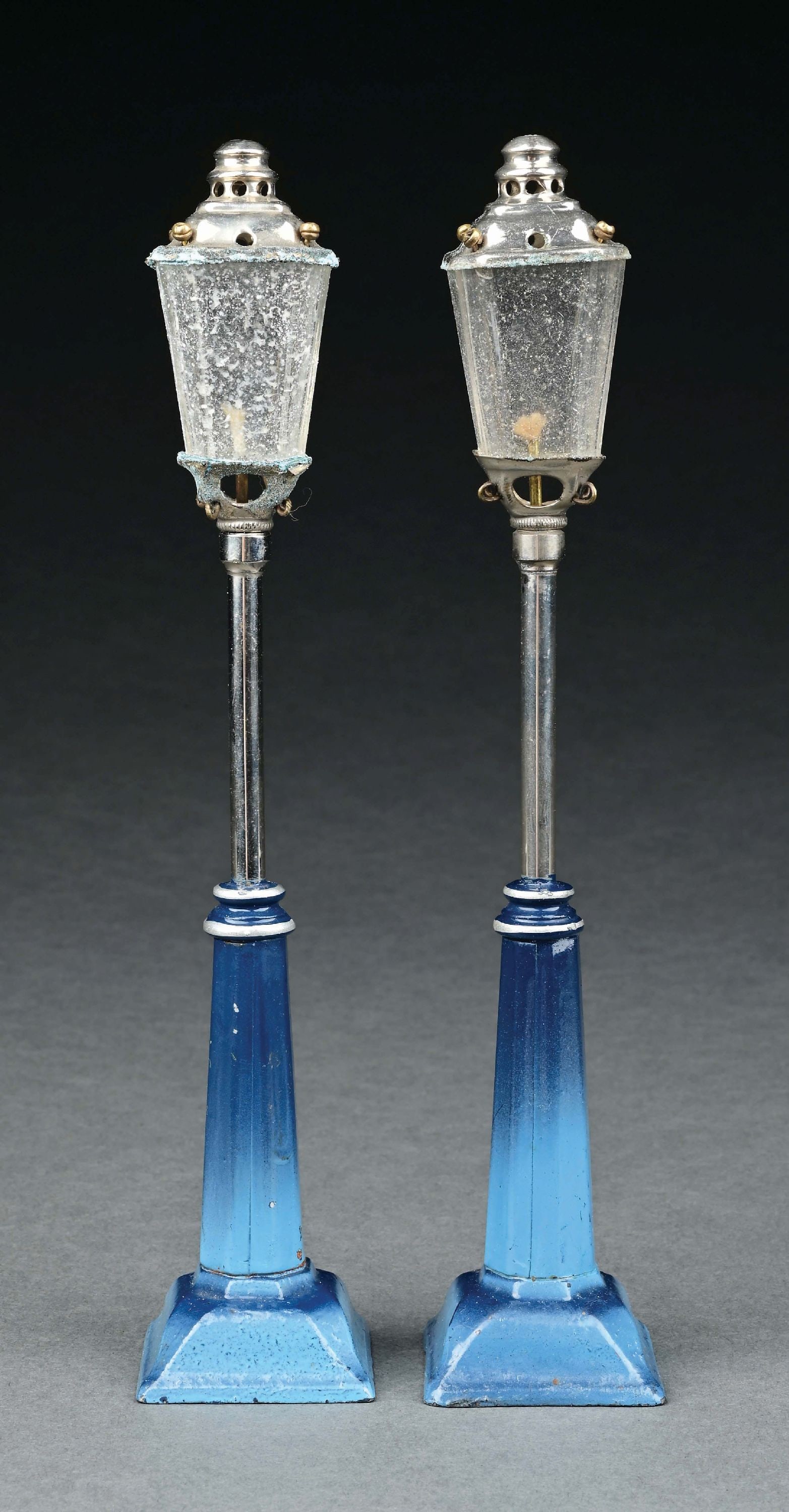 PAIR OF MARKLIN CAT. REF. 2149 HAND-PAINTED OIL LAMP POSTS: CONDITION: Some oxidation on nickel parts of one lamp. The paint is near mint condition. Item Dimensions: Each: 8 - 1/2" T.