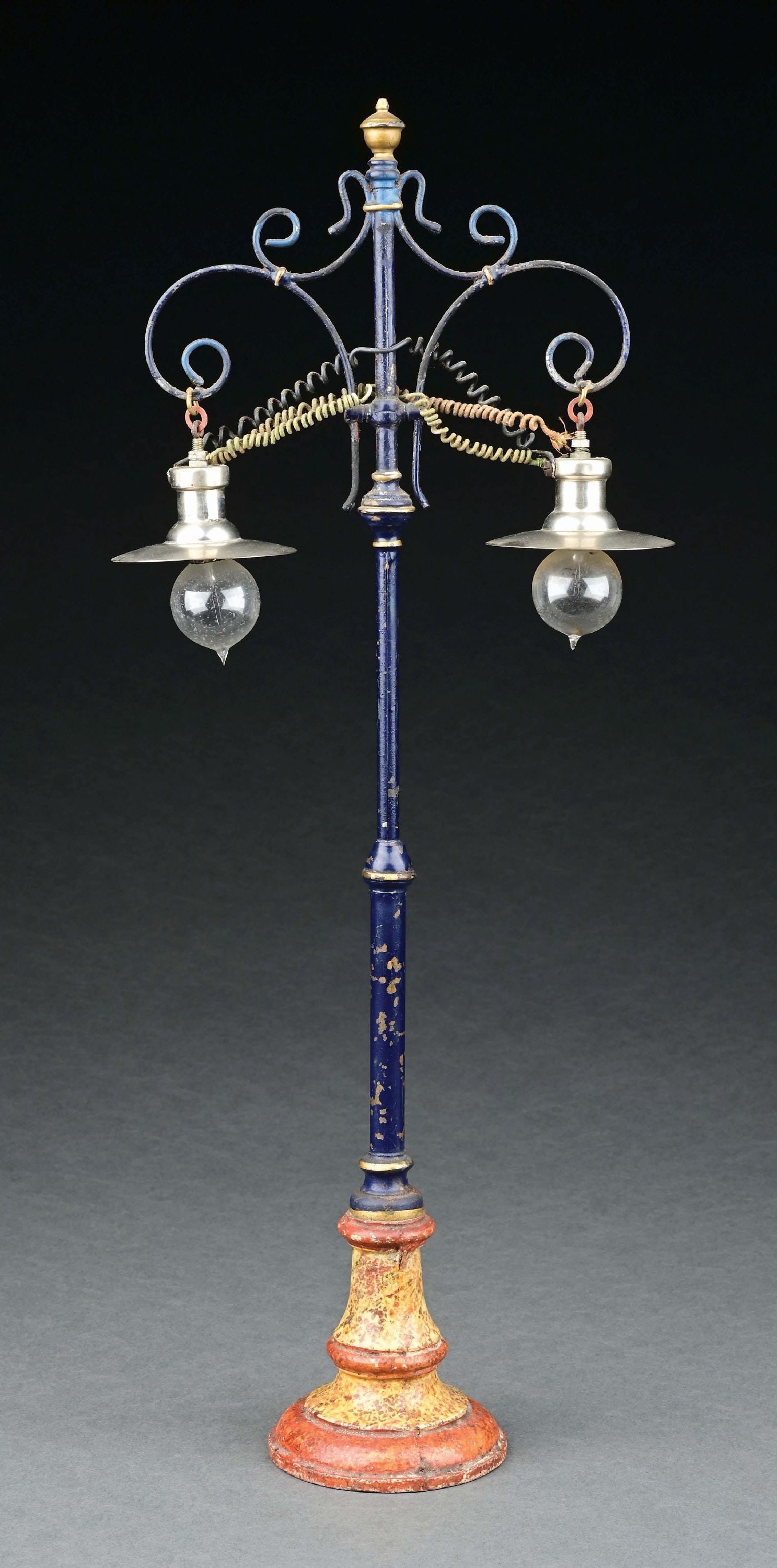 MARKLIN CAT. REF. 3452/2 HAND-PAINTED TWO-ARM ELECTRIC LAMP POST: C. 1907-1915. CONDITION: Some paint chips on lower section of post; otherwise, excellent condition. Item Dimensions: 18" x 7 - 3/4".