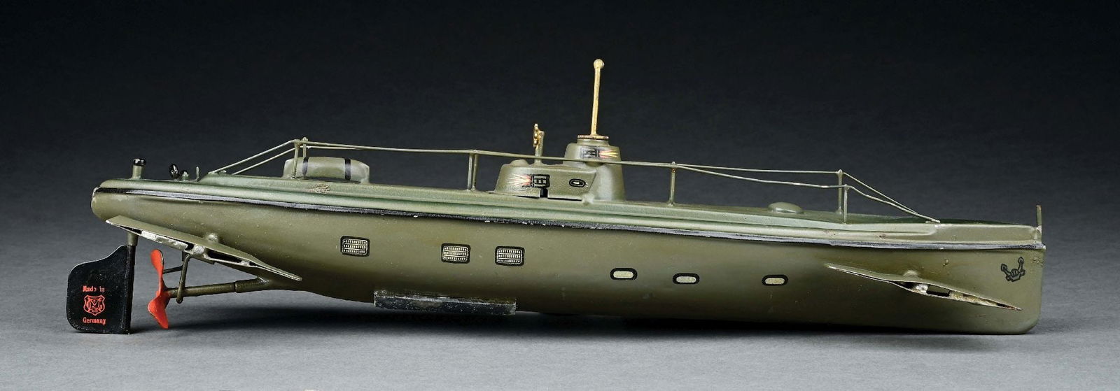 MARKLIN CAT. REF. 5081/41: C. 1915. CONDITION: Slight impression on front section by railings; otherwise, excellent to near mint condition. Item Dimensions: 16" x 4 - 1/2" x 4 - 1/2".