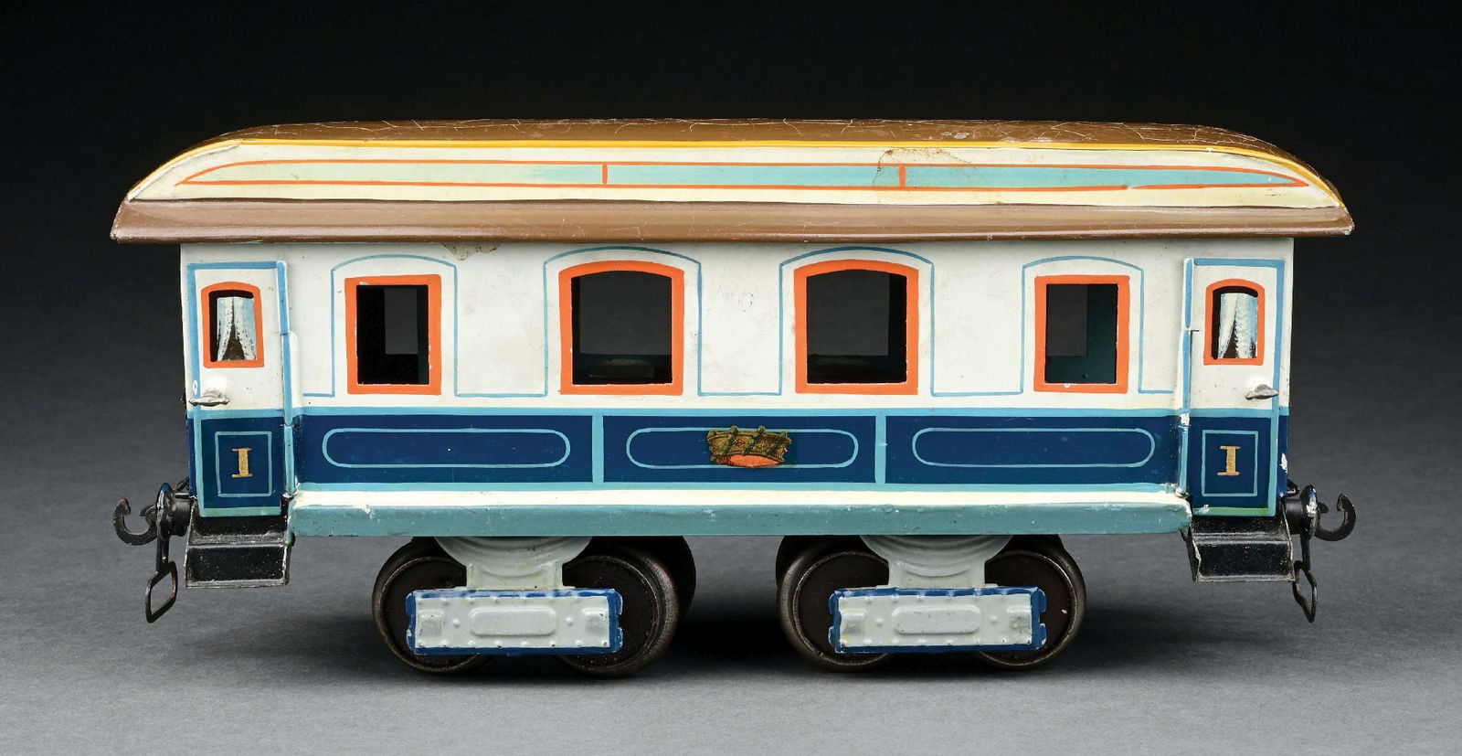 MARKLIN I GA. HAND-PAINTED KAISER DINING CAR: Including four original figures. CONDITION: Near mint - an absolutely stunning example. Item Dimensions: 11 - 1/4" x 2 - 3/4" x 5".