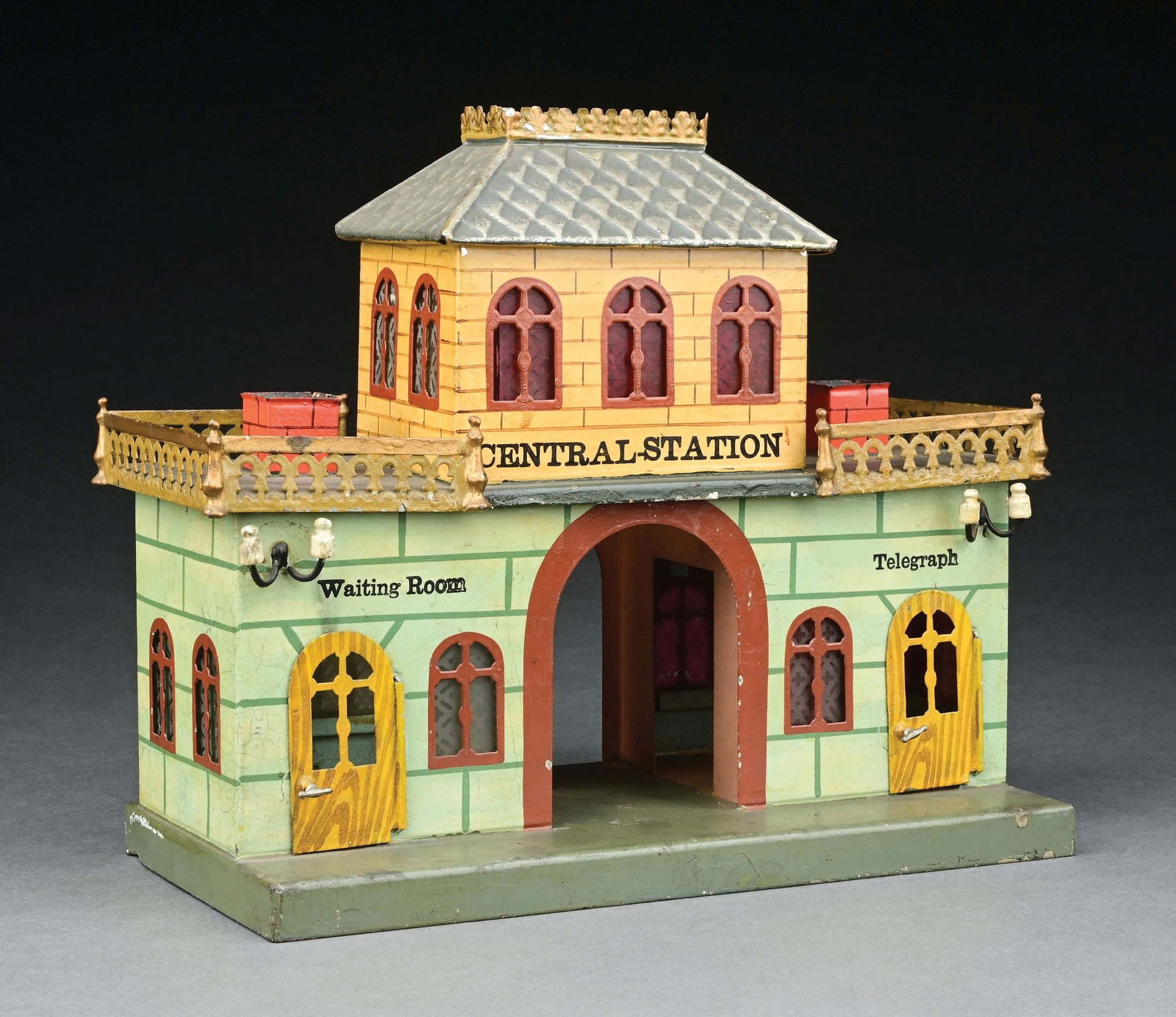 MARKLIN O GAUGE CENTRAL STATION: Missing oil lamp burners. CONDITION: Near mint. PROVENANCE : Ward Kimball Collection. Item Dimensions: 11" x 5 - 1/4" x 9".