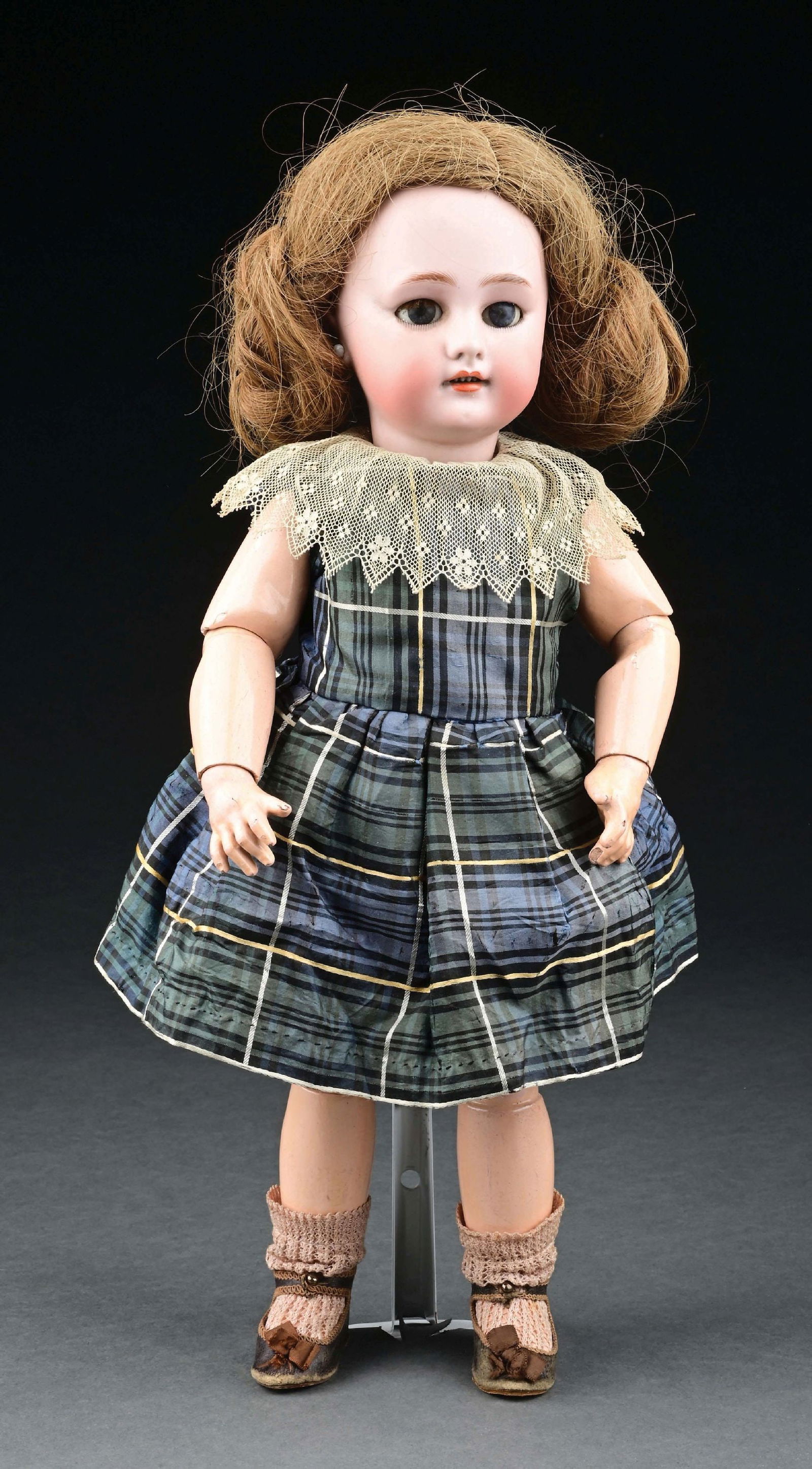 CHARMING LATE 19TH CENTURY OPEN MOUTH JUMEAU "DEP6": Good quality doll with the typical "DEP" characteristics of glass sleep eyes, painted lower lashes, silk upper lashes, with blue sleeping eyes, an open, slightly smiling mouth with six upper teeth and