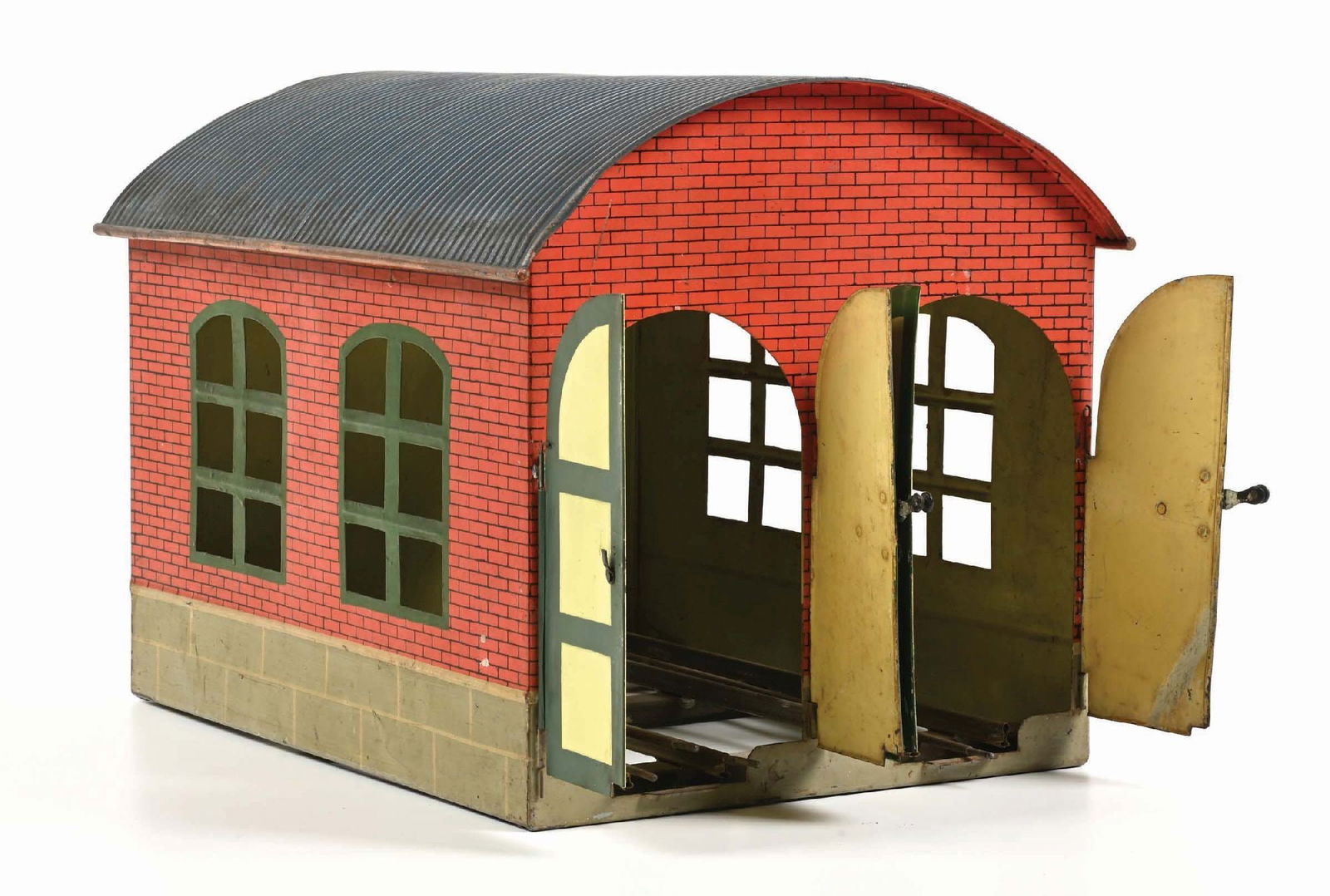MARKLIN TRAIN SHED: A three-rail electric. It is complete and all original. Very clean and attractive, excellent condition. Condition: (Excellent). Dimensions: 11" x 14-1/2" x 11-1/2".