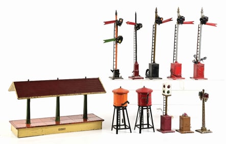 LOT OF 11: AMERICAN FLYER TRAIN PLATFORM, TRAFFIC LIGHTS, AND OIL TOWERS
