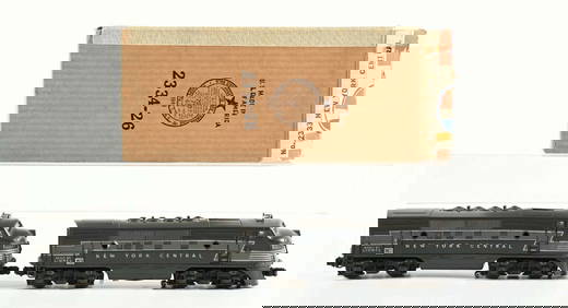 LIONEL POST-WAR NO. 2333 NEW YORK CENTRAL F-3AA DIESEL & MASTER CARTON (1 of 2)