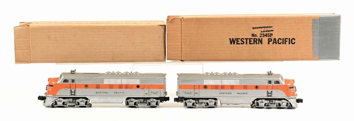 LOT OF 2: LIONEL TRAIN ENGINES WESTERN PACIFIC IN BOX