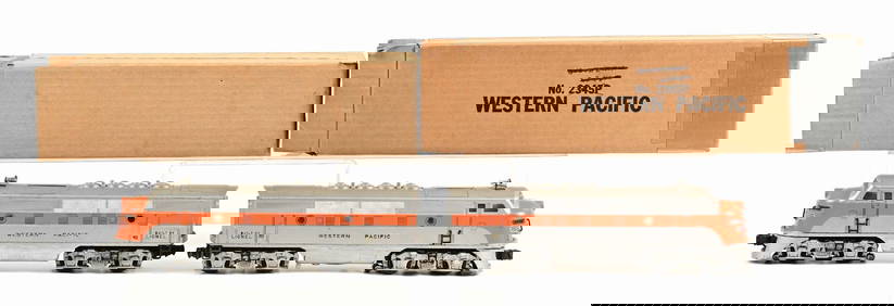 LOT OF 2: LIONEL TRAIN ENGINES WESTERN PACIFIC IN BOX (1 of 2)