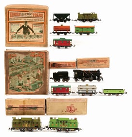 LOT OF 4: LIONEL BOX SETS NO. 133 & 293, PLUS CARS