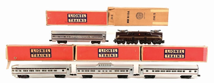 LOT OF 5: LIONEL TRAIN CARS AND ENGINE IN BOX GG1
