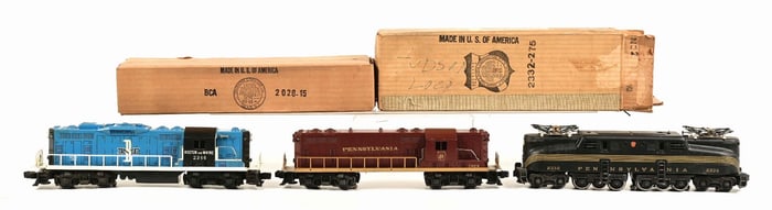 LOT OF 3: VARIOUS LIONEL TRAIN ENGINES W/ BOX