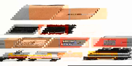 LOT OF 5: VARIOUS LIONEL O GAUGE TRAIN CARS AND ENGINE IN BOX (1 of 2)