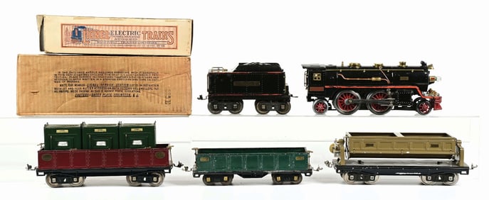 LOT OF 5: LIONEL ENGINE IN BOX WITH TENDER AND VARIOUS CARS