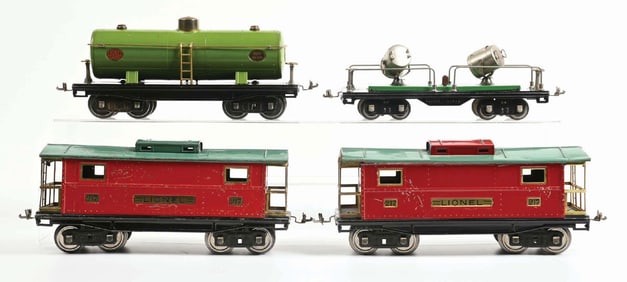 LOT OF 4: LIONEL OIL CAR, SEARCH LIGHT, AND CABOOSES