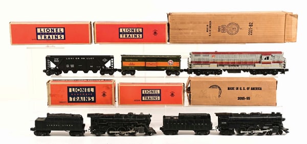 LOT OF 7: VARIOUS LIONEL TRAIN ENGINES WITH TENDER AND CARS