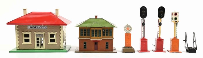 LOT OF 7: LIONEL ACCESSORIES, MOSTLY FOR STANDARD GAUGE