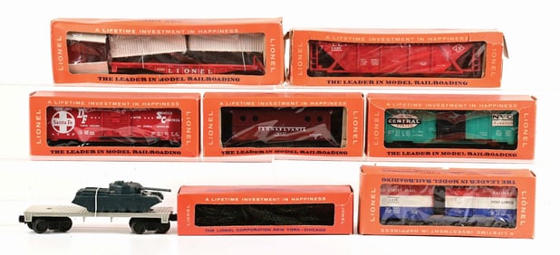 LOT OF 8: VARIOUS LIONEL TRAIN CARS IN BOX