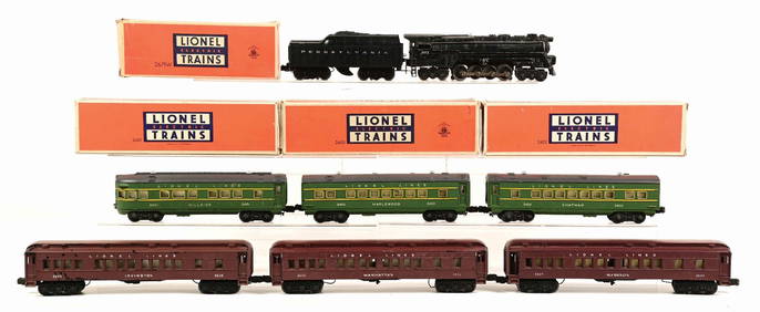 LOT OF 8: LIONEL TRAIN CARS AND LOCOMOTIVE (1 of 2)