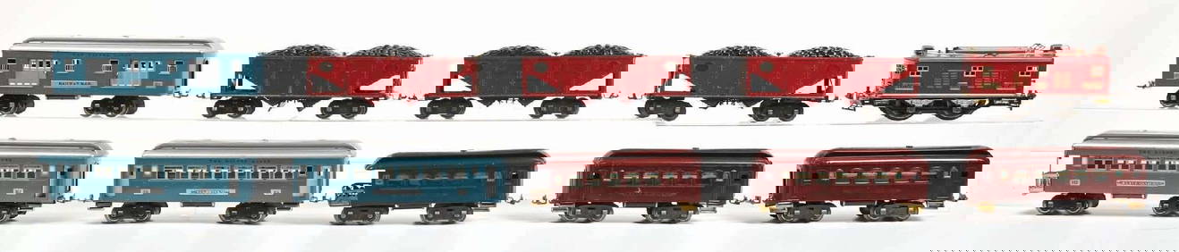 LOT OF 10: LIONEL STANDARD GAUGE TRAINS (1 of 3)