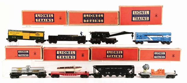 LOT OF 8: ASSORTMENT OF LIONEL FREIGHT CARS
