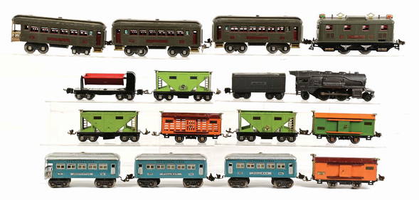 LOT OF 16: VARIOUS LIONEL TRAIN LOCOMOTIVES AND CARS (1 of 2)