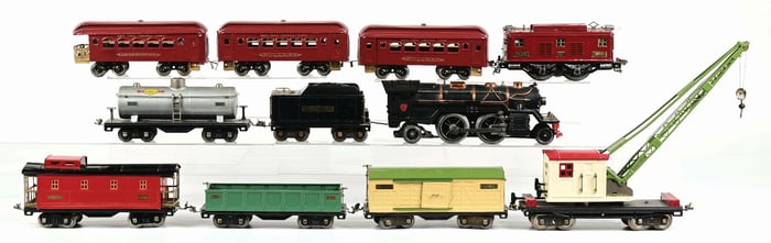 LOT OF 11: LIONEL TRAIN ENGINE WITH TRANSPORTATION CARS AND CRANE