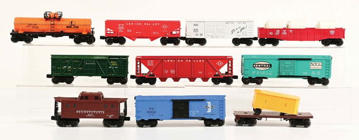 LOT OF 10: ORIGINAL POST-WAR LIONEL FREIGHTS IN PICTURE BOXES