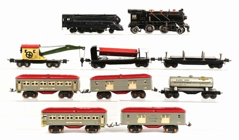 LOT OF 10: VARIOUS LIONEL TRAIN ENGINES AND CARS
