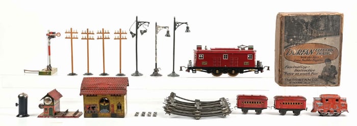 LARGE LOT OF TRAIN ACCESSORIES AND AMERICAN FLYER NO. 4667 ENGINE