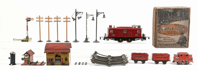LARGE LOT OF TRAIN ACCESSORIES AND AMERICAN FLYER NO. 4667 ENGINE (1 of 1)