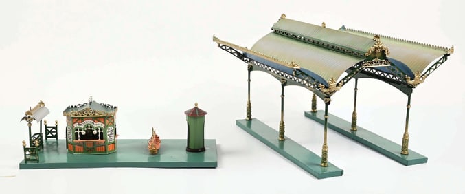 LOT OF 4: CONTEMPORARY GERMAN-STYLE STATION W/ TRAIN SHED PASSENGER