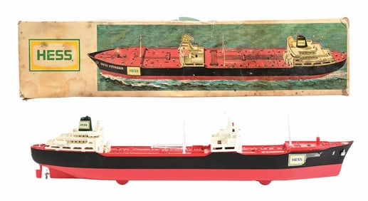 RARE HESS PLASTIC VOYAGER BATTERY-OPERATED BOAT