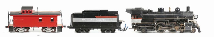 LARGE SCALE SOUTHERN PACIFIC STEAM ENGINE TENDER & CABOOSE SET