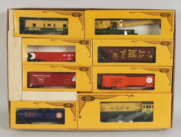 Lionel Quaker City Limited Train Set.: Contemporary. Limited edition set made in 1979. Includes no. 8962 Bee Line Service Reading Lines diesel engine with five freight cars and matching Reading Lines crane car and caboose. Includes origina