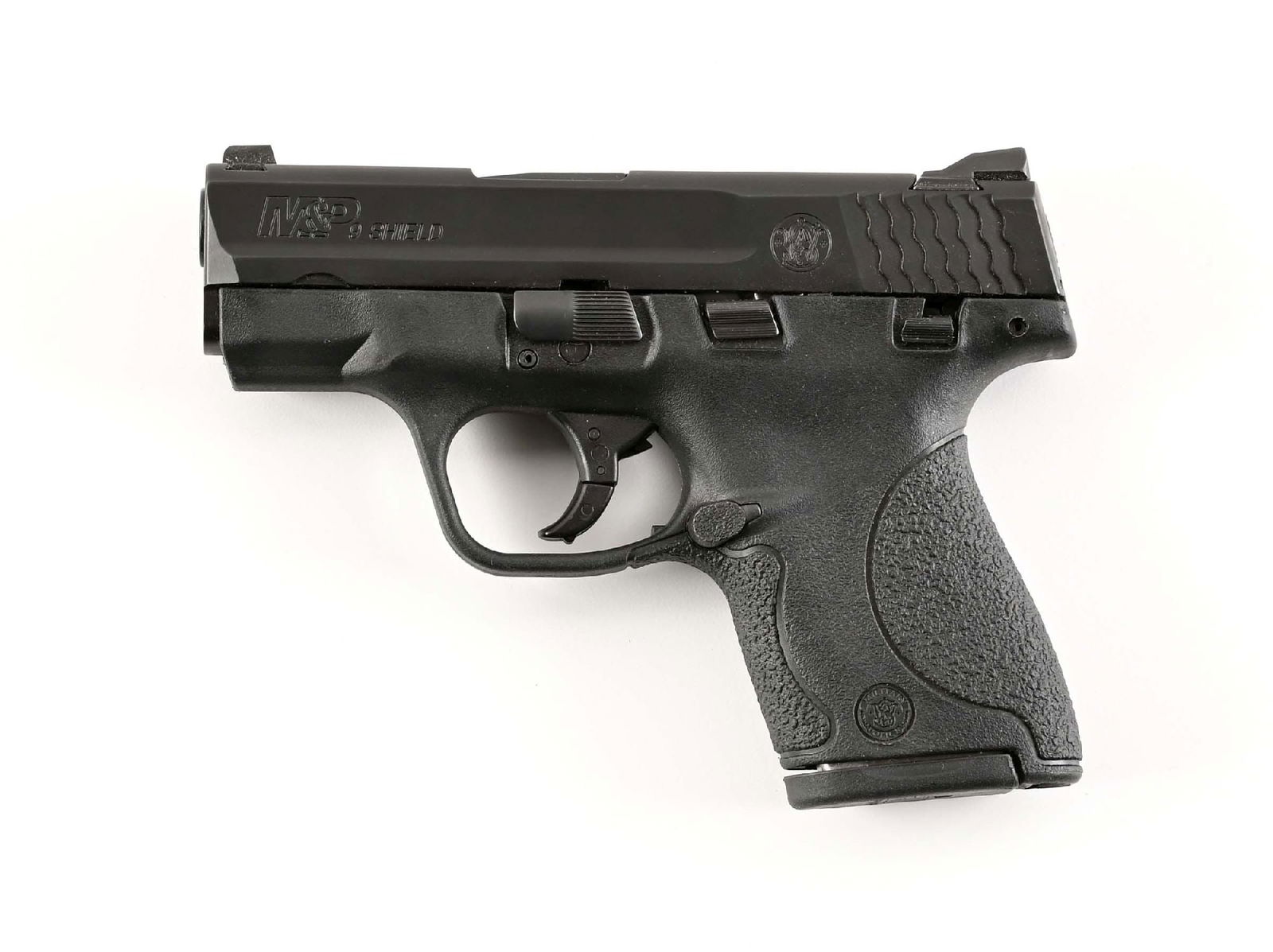 (M) SMITH & WESSON M&P9 SHIELD SEMI-AUTOMATIC PISTOL WITH BOX: Polymer matte finish frame, white dot combat sights. Comes in matching box with paperwork and two magazines. CONDITION: Excellent. Shows as near new with light handling marks. Accessories: Factory box