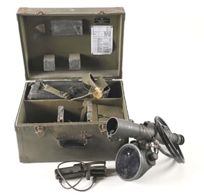 US M3 INFRARED NIGHT VISION SCOPE WITH CASE.