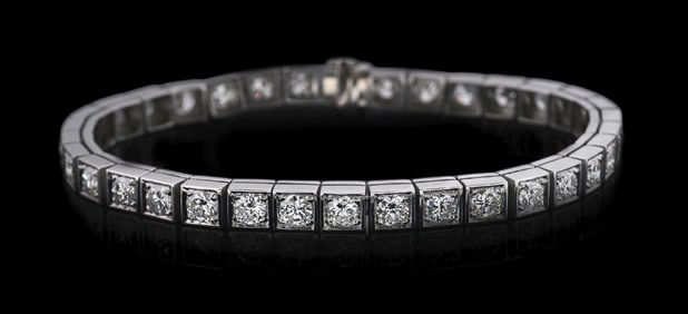 PLATINUM 5.50CT DIAMOND LINE BRACELET.