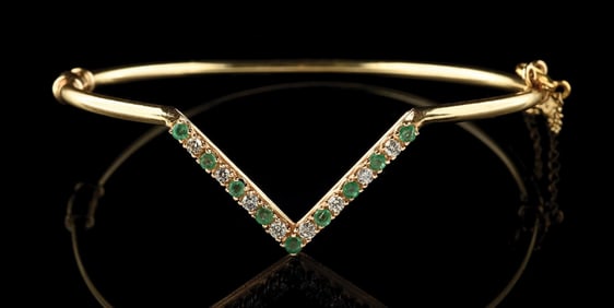 14K GOLD DIAMOND AND EMERALD BANGLE BRACELET