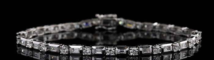 14K WHITE GOLD DIAMOND LINE BRACELET