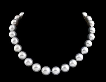 GRADUATED CULTURED PEARL STRAND NECKLACE