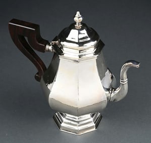A BUCCELLATI STERLING COFFEE POT