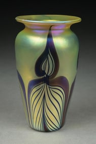 LUSTRE PULLED FEATHER ART GLASS VASE