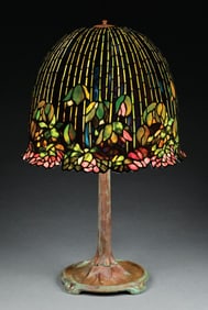 TIFFANY-STYLE POND LILY LEADED GLASS TABLE LAMP