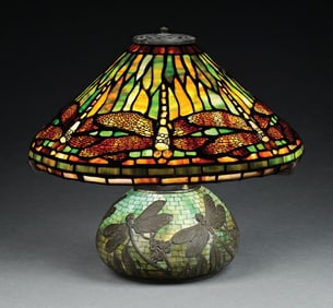 REPRODUCTION TIFFANY DRAGONFLY LEADED GLASS TABLE LAMP W/ MOSAIC BASE