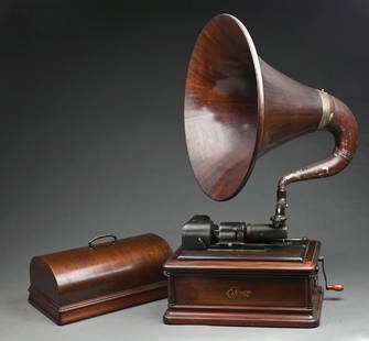 EDISON HAND-CRANKED PHONOGRAPH: C. 1905 concert phonograph with wooden horn. Condition: (Excellent). Dimensions: 19" x 12" x 14"