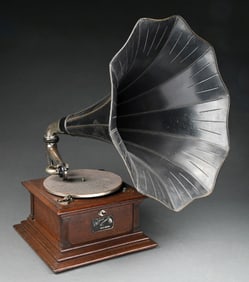 VICTOR III TABLE TOP PHONOGRAPH
